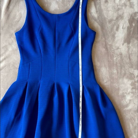 Dress - Picture 4 of 5